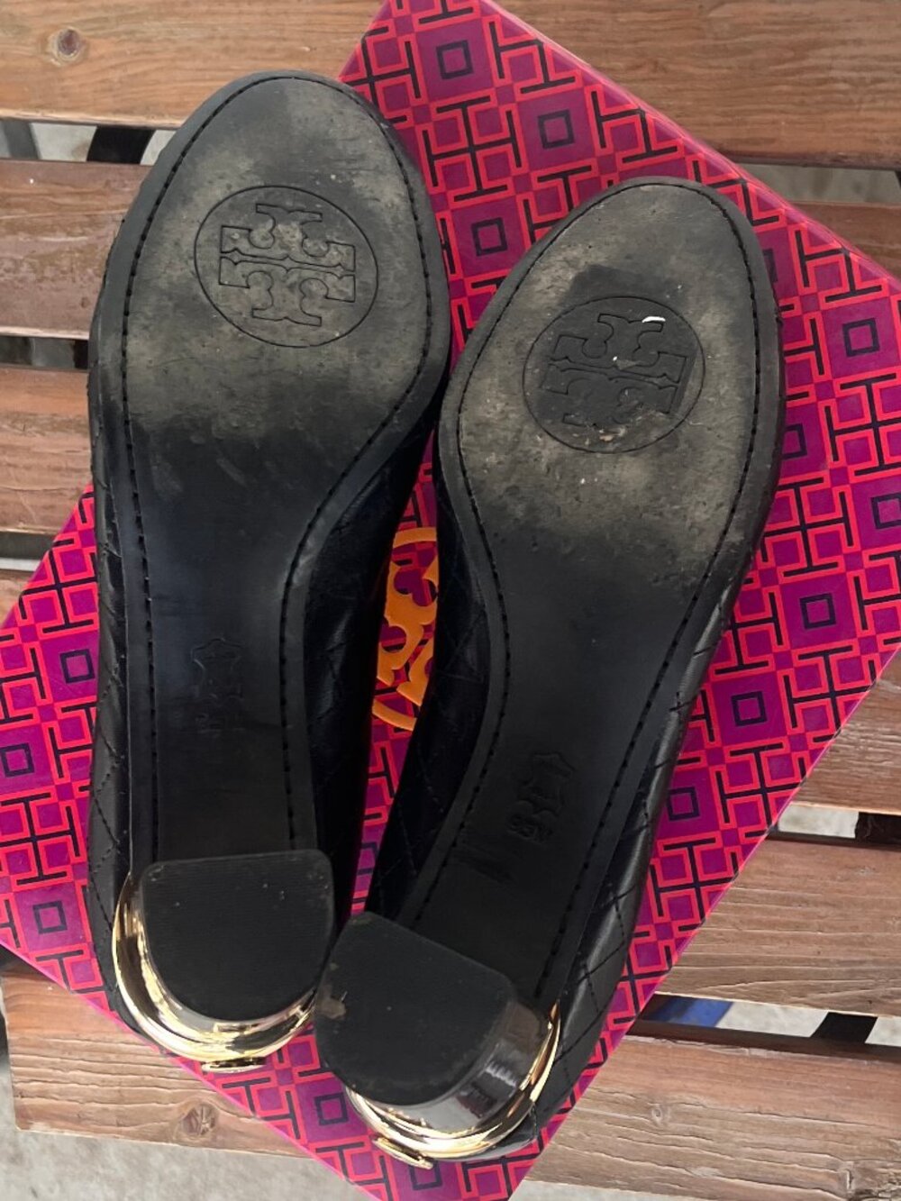 Tory Burch Carrie 55mm Quilted Leather Cap Toe Pump Black Gold Logo Size 9.5 EUC - Picture 12 of 13